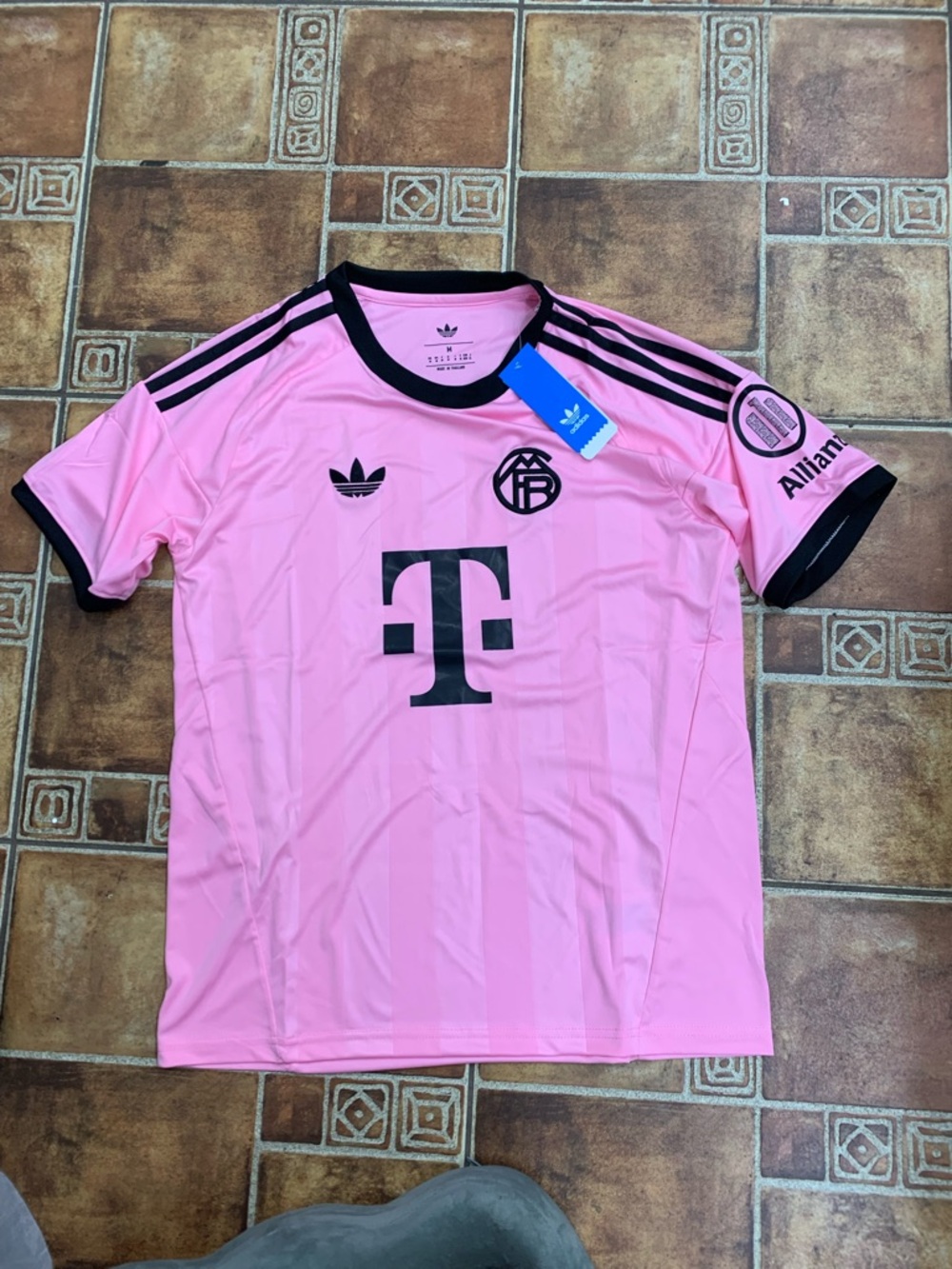 adidas Originals Bayern Munich 2025/26 Oktoberfest Goalkeeper Jersey size M